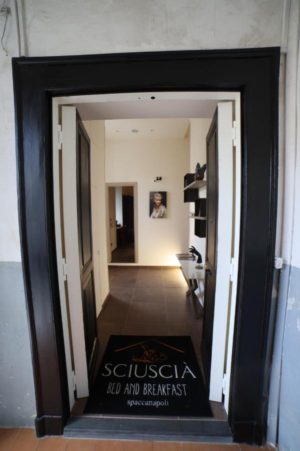 Sciuscia Beb Spaccanapoli Bagian luar foto